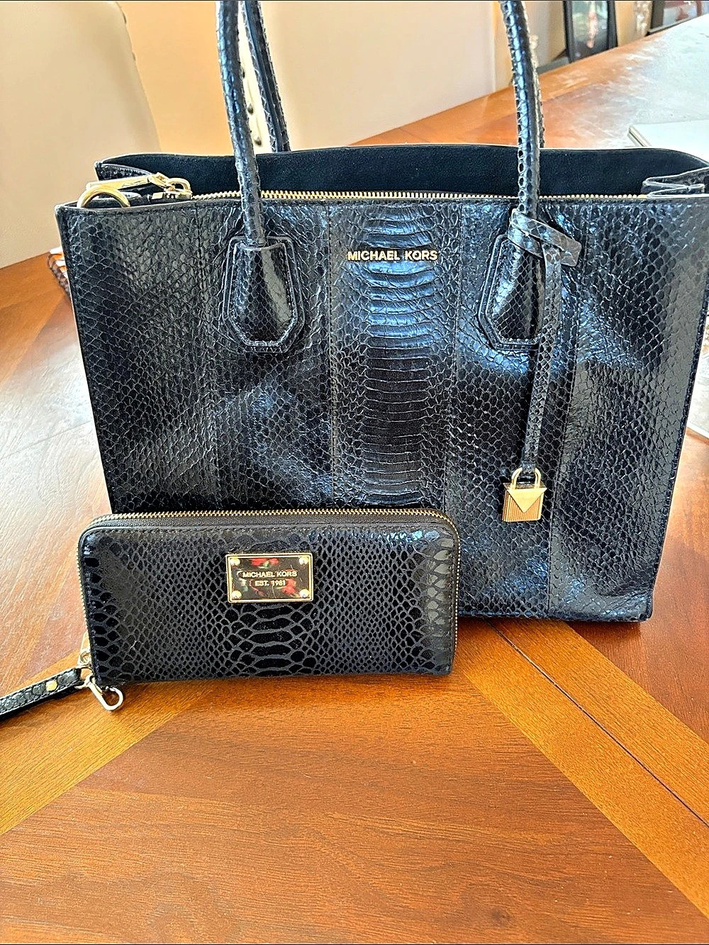 Michael Kors Black Tote & Wristlet